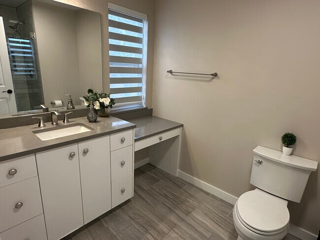 Building Photo - 992 Langtry Ct