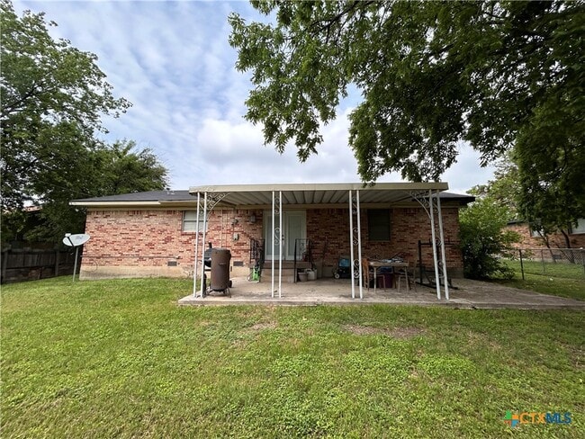 Building Photo - 904 E Jasper Dr