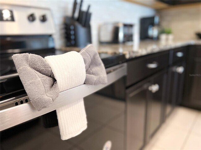 Building Photo - 2442 Dubai St