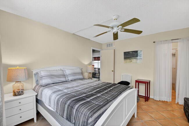 Building Photo - 1810 New Palm Way