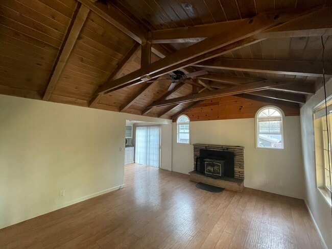 Building Photo - 6876 Ridgeway Dr