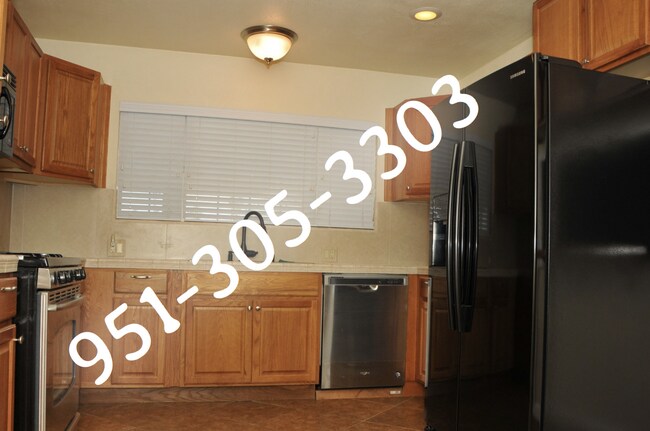 Building Photo - 494 Electric Ave