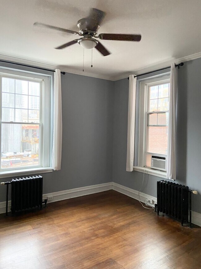 Building Photo - *COMING SOON* Charming Two Bedroom in Uptown Clt!