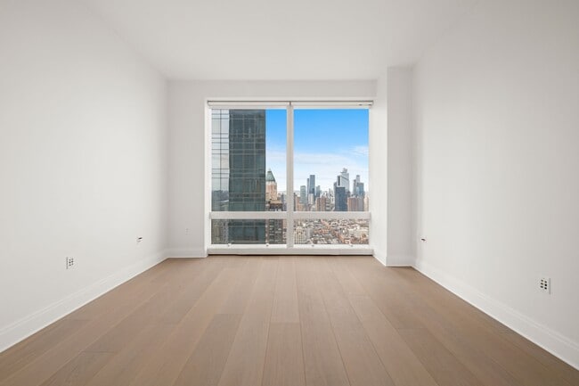 Building Photo - 80 Columbus Cir