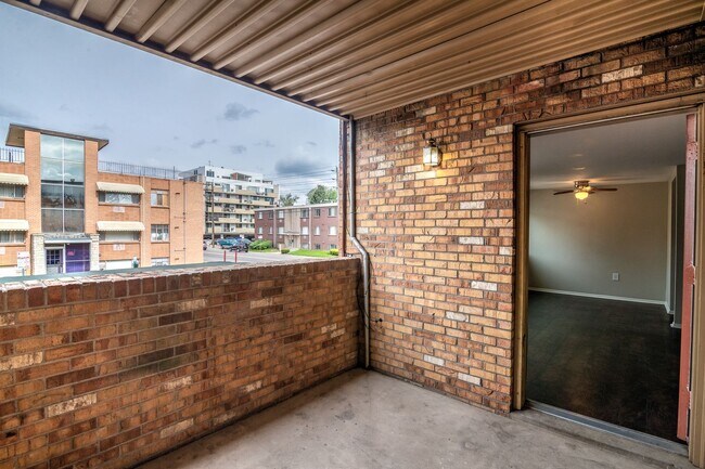 Building Photo - 809 N Dexter St