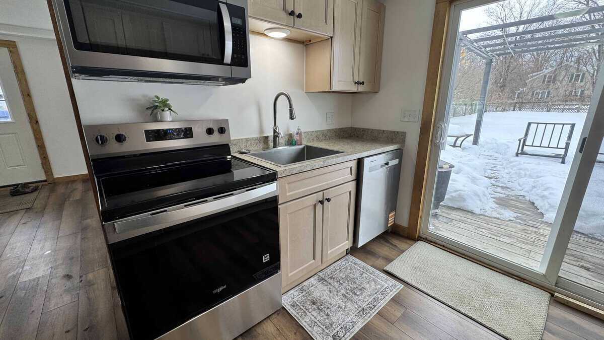 Building Photo - 21 1st Ave