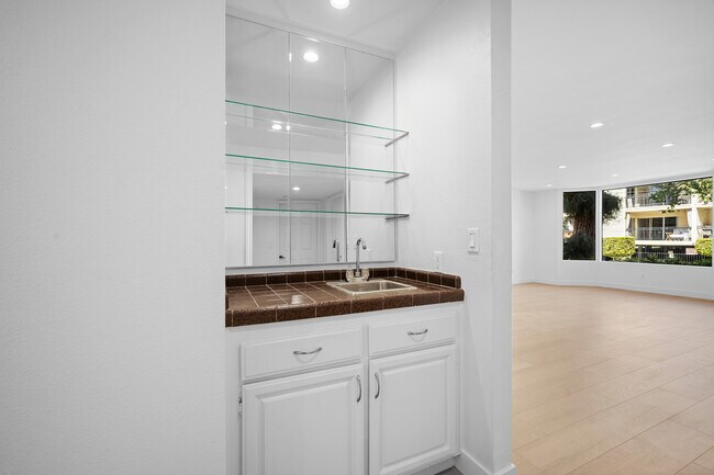 Building Photo - 350 W Loraine St