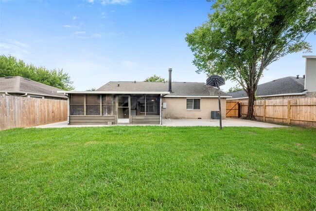 Building Photo - 6631 Villarreal Dr