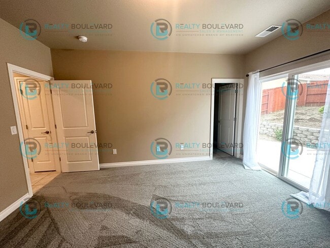 Building Photo - Beautiful 3 Bedroom located in Cold Springs!