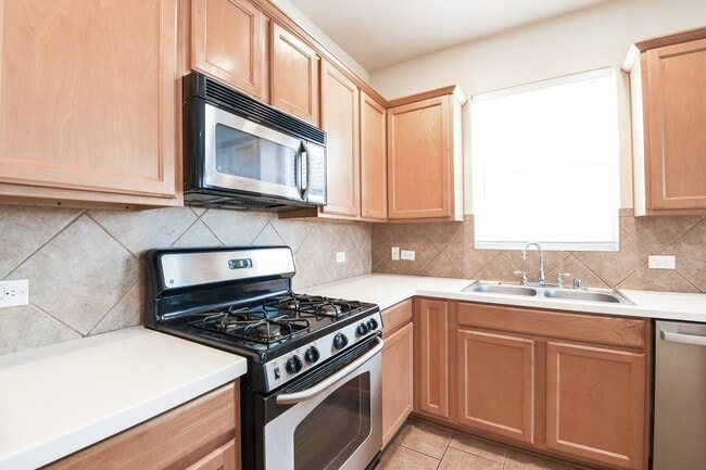 Building Photo - 2029 Creek Run Dr