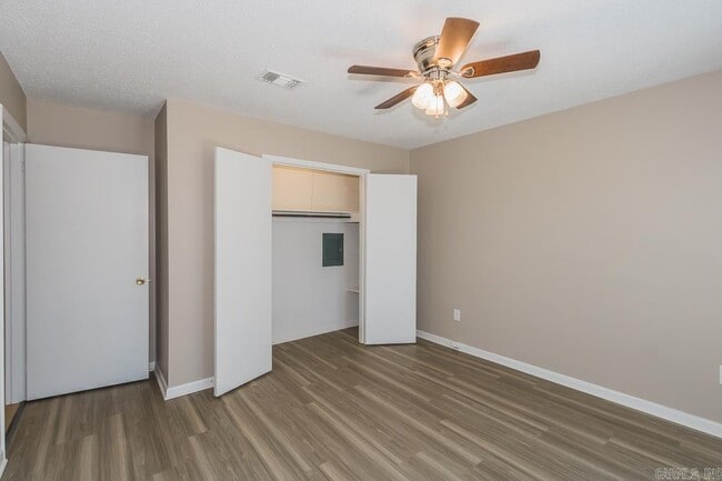Building Photo - 1576 Skyline Dr