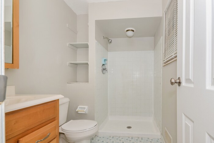 Building Photo - 8505 Goldfinch Way