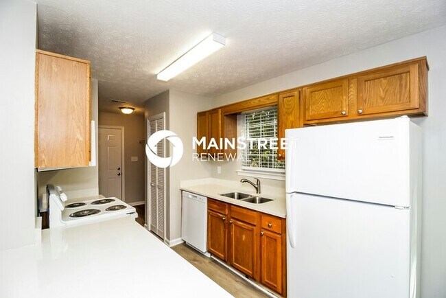 Building Photo - 3 Bedroom Pet-Friendly Home in Hiram, GA with Main Street Renewal