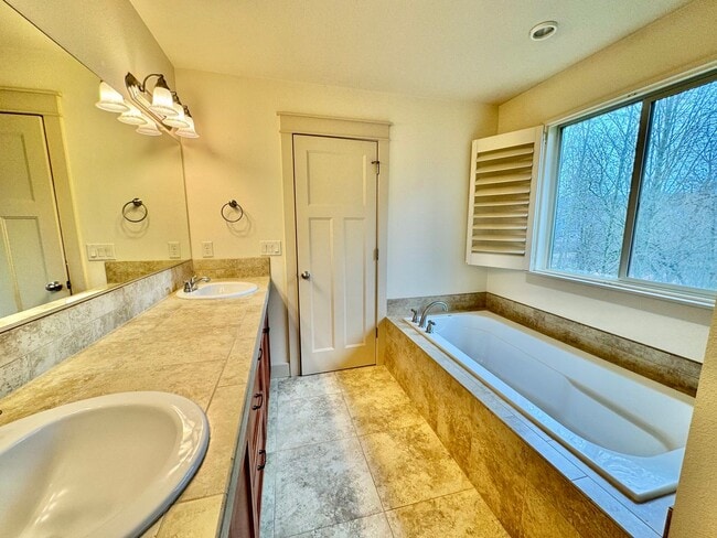 Building Photo - COMING SOON INQUIRE WITHIN- Beautiful 5 bdrm  and master on the main Home in Lacamas Meadows subd...