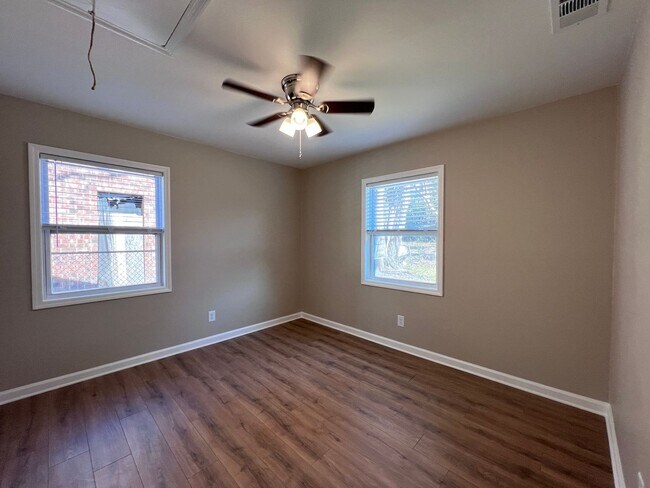 Building Photo - 3 Bedroom 2 bath home in downtown Port Wentworth