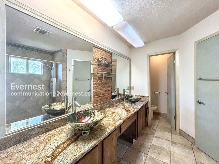 Building Photo - 8309 Wexford Dr