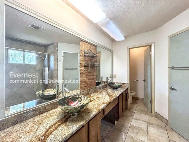 Building Photo - 8309 Wexford Dr