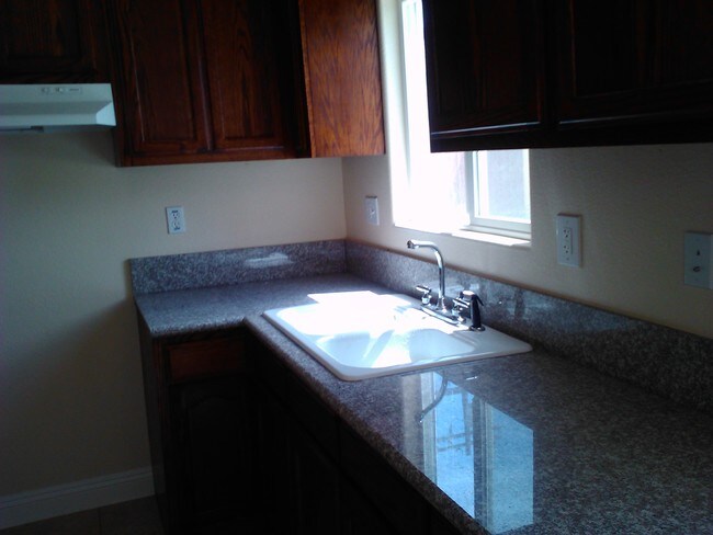 kitchen sink - 454 E 47th St