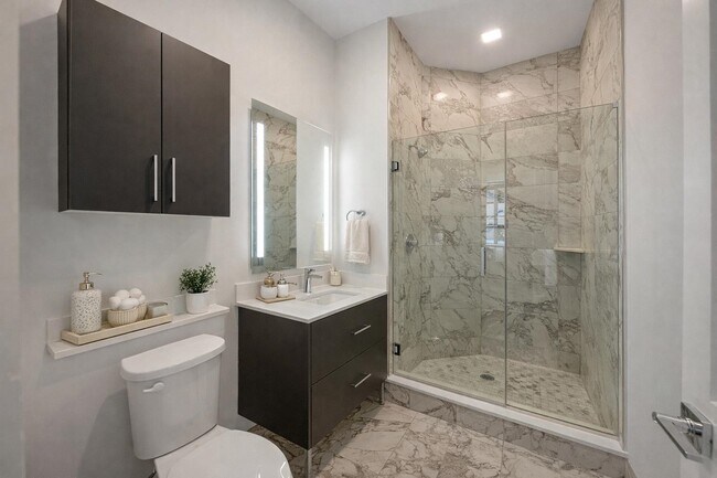 Building Photo - 119 Peter St