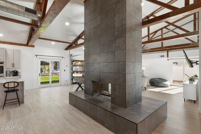 Building Photo - 1759 N Spring Cir