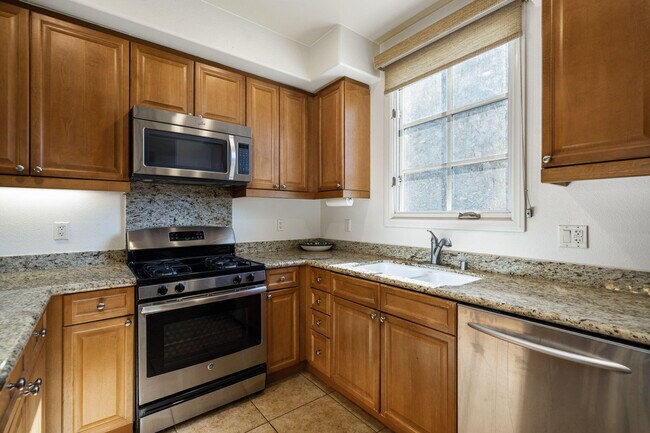 Building Photo - 48416 Legacy Dr