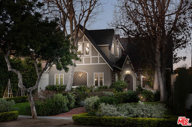 Building Photo - 427 12th St