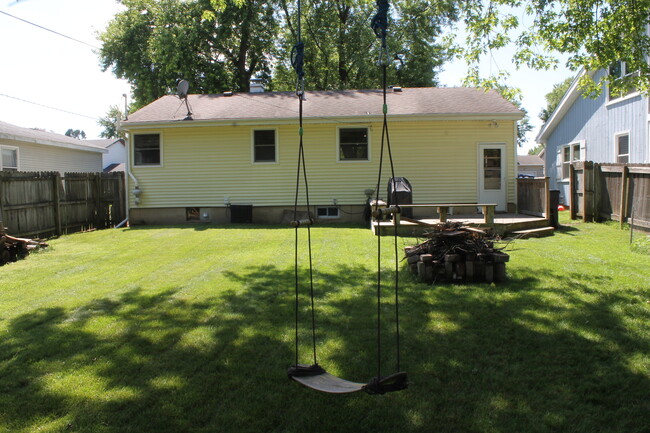Building Photo - 63 Holly Dr