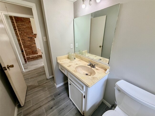 Building Photo - 7876 Bender Rd