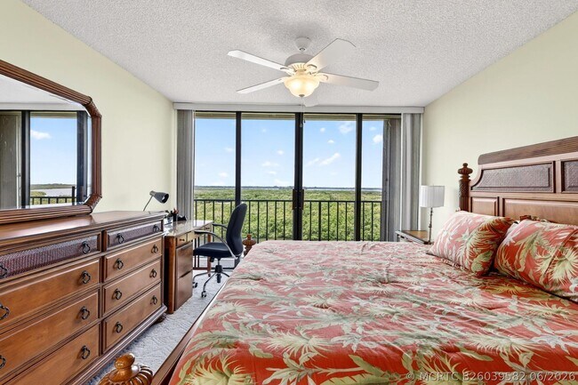Building Photo - 5059 N Hwy A1A