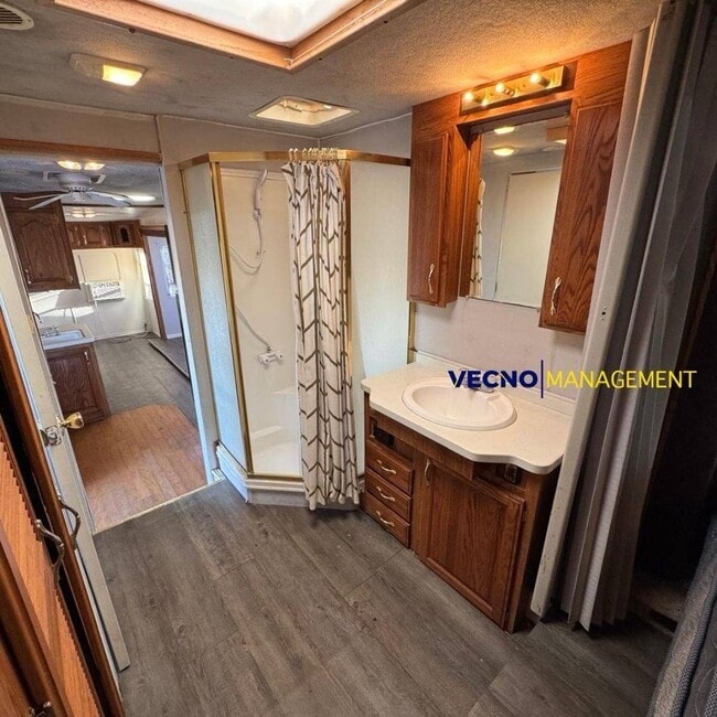 Building Photo - 642 10th St