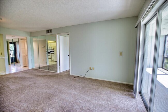 Building Photo - 102 Capri Isles Blvd