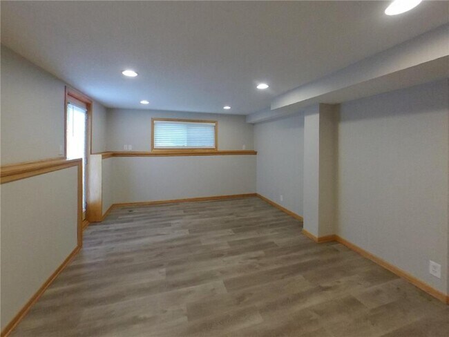 Building Photo - 3607 Robinwood Terrace