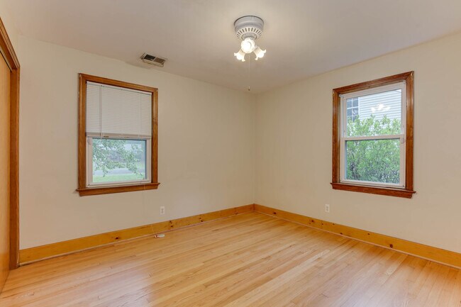 Building Photo - 128 Mann Dr