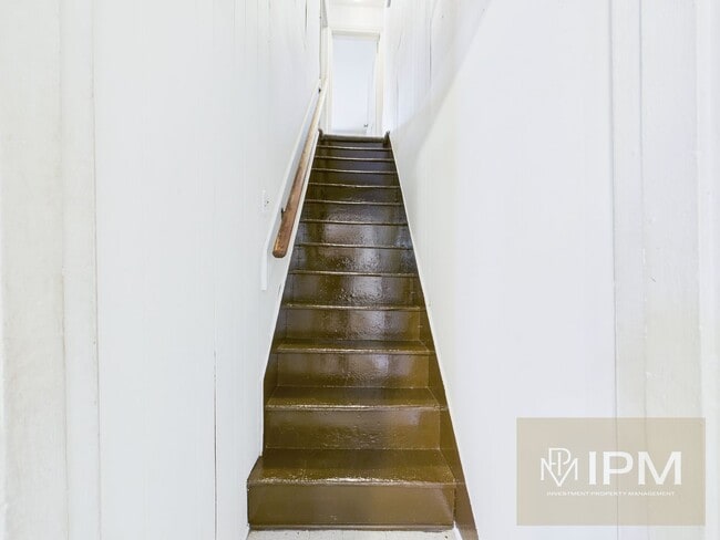 Building Photo - Charming 3 Bedroom, 1 Bath Home in Northeastern Schools!