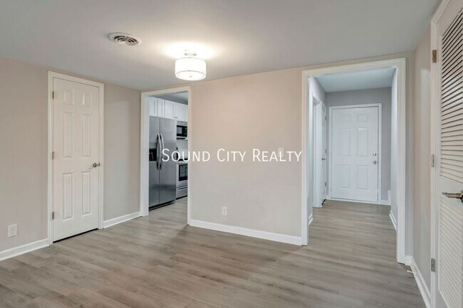 Building Photo - 602 Alison Ct