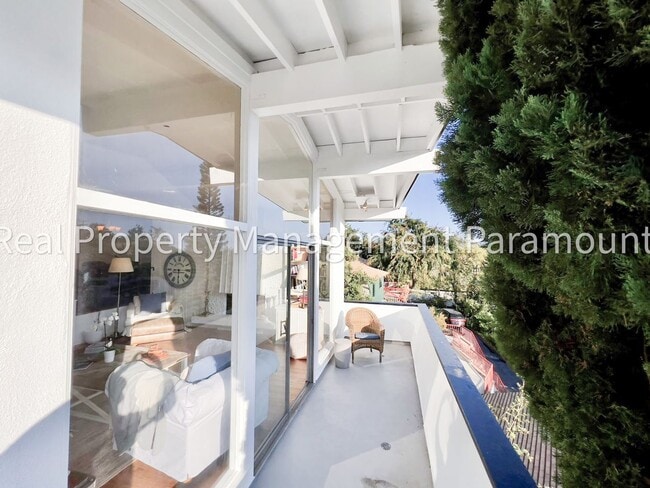Building Photo - Furnished Brentwood Hills Retreat with Tim...