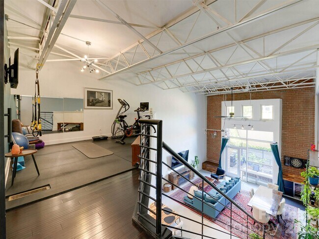 Building Photo - 935 Westmere Ave