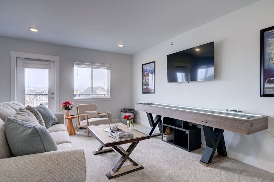 Building Photo - 5242 Fallon St