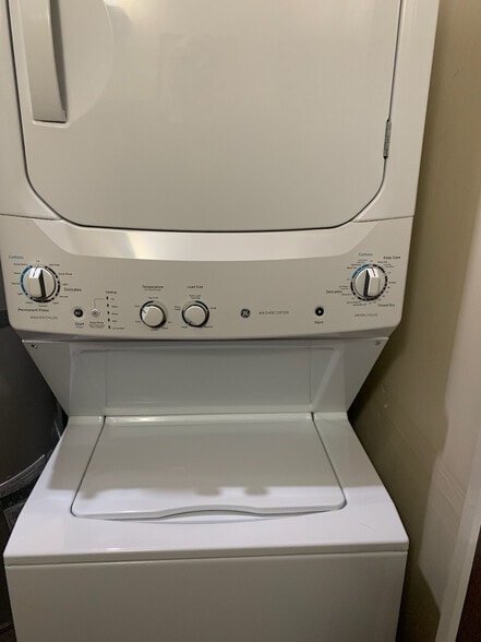 Stacking Washer/dryer - 769 Pedro Ave
