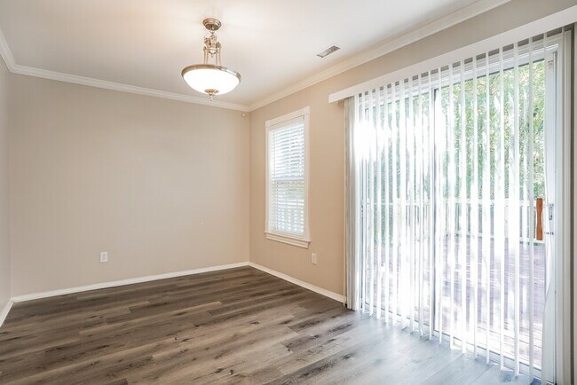 Building Photo - 5001 Satinwood Dr