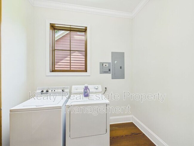 Building Photo - 104 Studio Ct