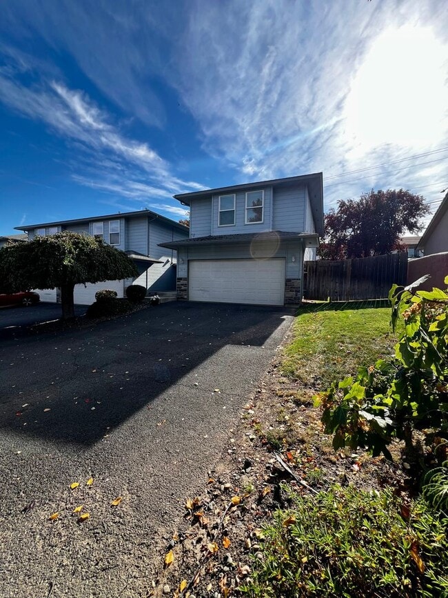 Building Photo - 3614 Fairbanks Ave