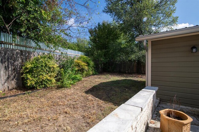 Building Photo - 4805 Creekwood Rd