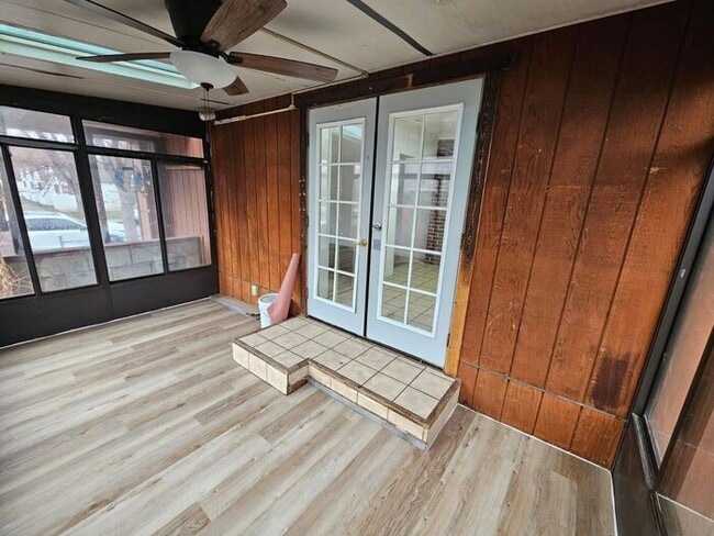 Building Photo - For Rent 2 Bed 1 bath, Plus basement, Duplex Home for rent