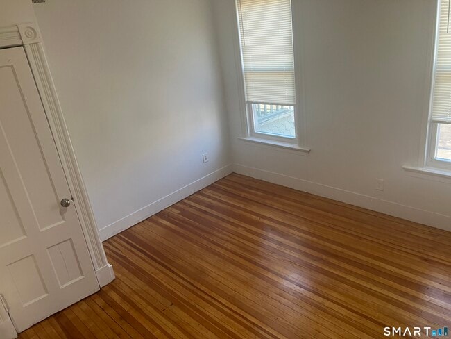 Building Photo - 473 Howard Ave