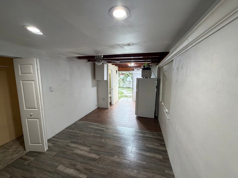 Building Photo - 1410 N 65th Ter