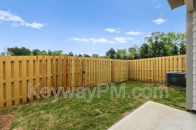 Building Photo - 557 Yuma Ln