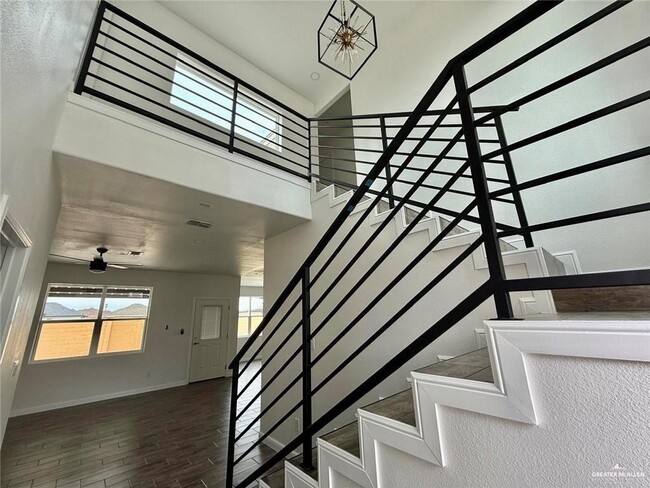 Building Photo - 15 N Crown Ln