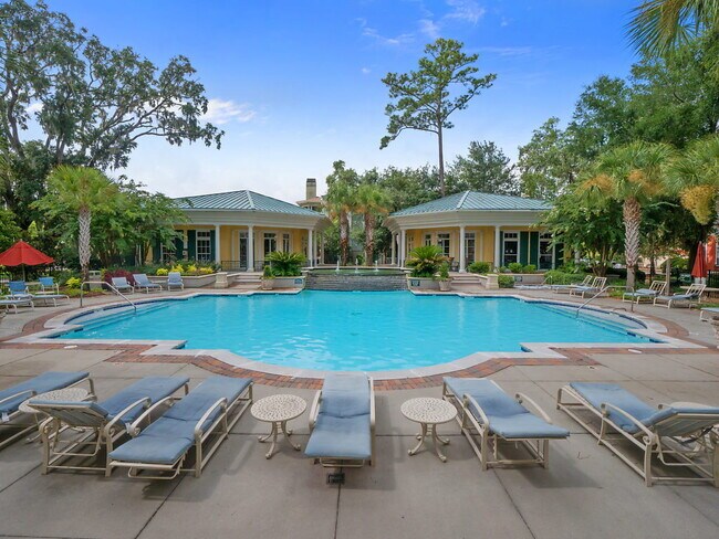 Building Photo - 2 Bed, 2 Bath Condo at amenity-rich The Me...