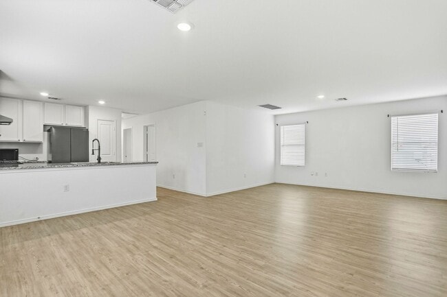 Building Photo - Single-Story 3/2 Rental Near Lackland Air Force Base | No Carpet | Fridge Included |